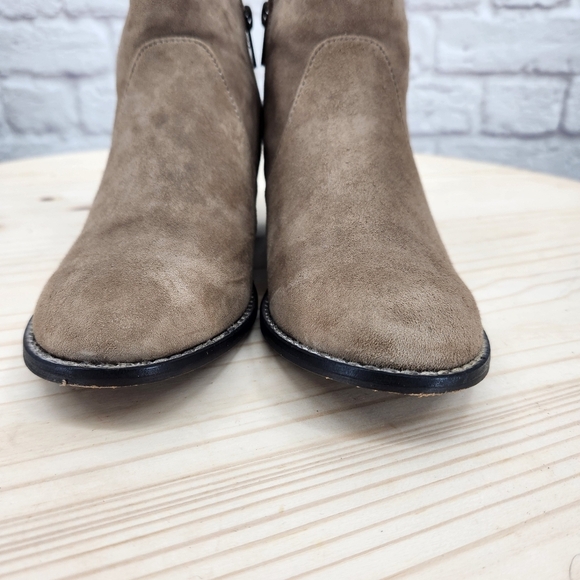 Steve Madden Prizzze Suede Ankle Block Heel Boots Taupe 7.5 - Picture 2 of 15